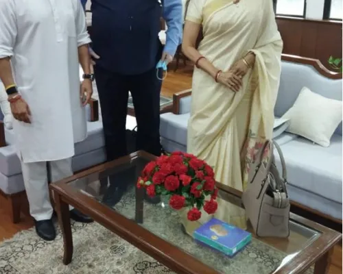 Album cover for सांसद हेमा मालिनी से की मुलाकात