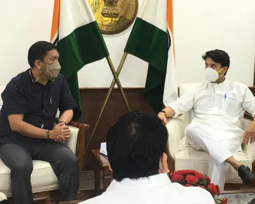 Album cover for सीएम पेमा खांडू से की मुलाकात