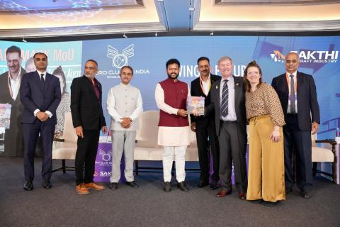 आज एयरो क्लब ऑफ इंडिया और शक्ति एयरक्राफ्ट इंडस्ट्रीज के बीच समझौता ज्ञापन पर हस्ताक्षर के अवसर पर मुख्य अतिथि बनकर सम्मानित महसूस कर रहा हूँ। आज एयरो क्लब ऑफ इंडिया और शक्ति एयरक्राफ्ट इंडस्ट्रीज के बीच समझौता ज्ञापन पर हस्ताक्षर के अवसर पर मुख्य अतिथि बनकर सम्मानित महसूस कर रहा हूँ।