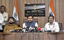 केंद्रीय नागरिक उड्डयन मंत्री श्री किंजरापु राम मोहन नायडू ने 14 जून, 2025 को नई दिल्ली के उड़ान भवन में अहमदाबाद में एयर इंडिया विमान दुर्घटना पर एक संवाददाता सम्मेलन को संबोधित किया और इस घटना पर गहरा दुख व्यक्त किया।