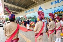 आज से इंडिगो हिंडन हवाई अड्डे से बेंगलुरु, चेन्नई, गोवा, कोलकाता, मुंबई, पटना और वाराणसी के लिए सीधी उड़ानें संचालित करेगी - साथ ही अहमदाबाद और इंदौर के लिए दो नए मार्ग भी शुरू करेगी।