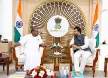 माननीय नागरिक उड्डयन मंत्री श्री राम मोहन नायडू ने नागरिक उड्डयन मंत्रालय में माननीय भारी उद्योग एवं सार्वजनिक उद्यम मंत्री श्री एच.डी. कुमारस्वामी जी से मुलाकात की।