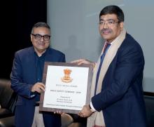 नागरिक उड्डयन मंत्रालय के सचिव श्री समीर कुमार सिन्हा सेफ्टी सेमिनार 2025 में दीप प्रज्वलित करते हुए।